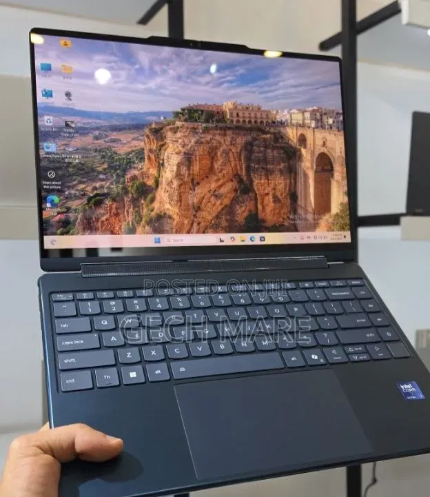 New Laptop Lenovo Yoga 7i 16GB Intel Core Ultra 7 SSD 512GB