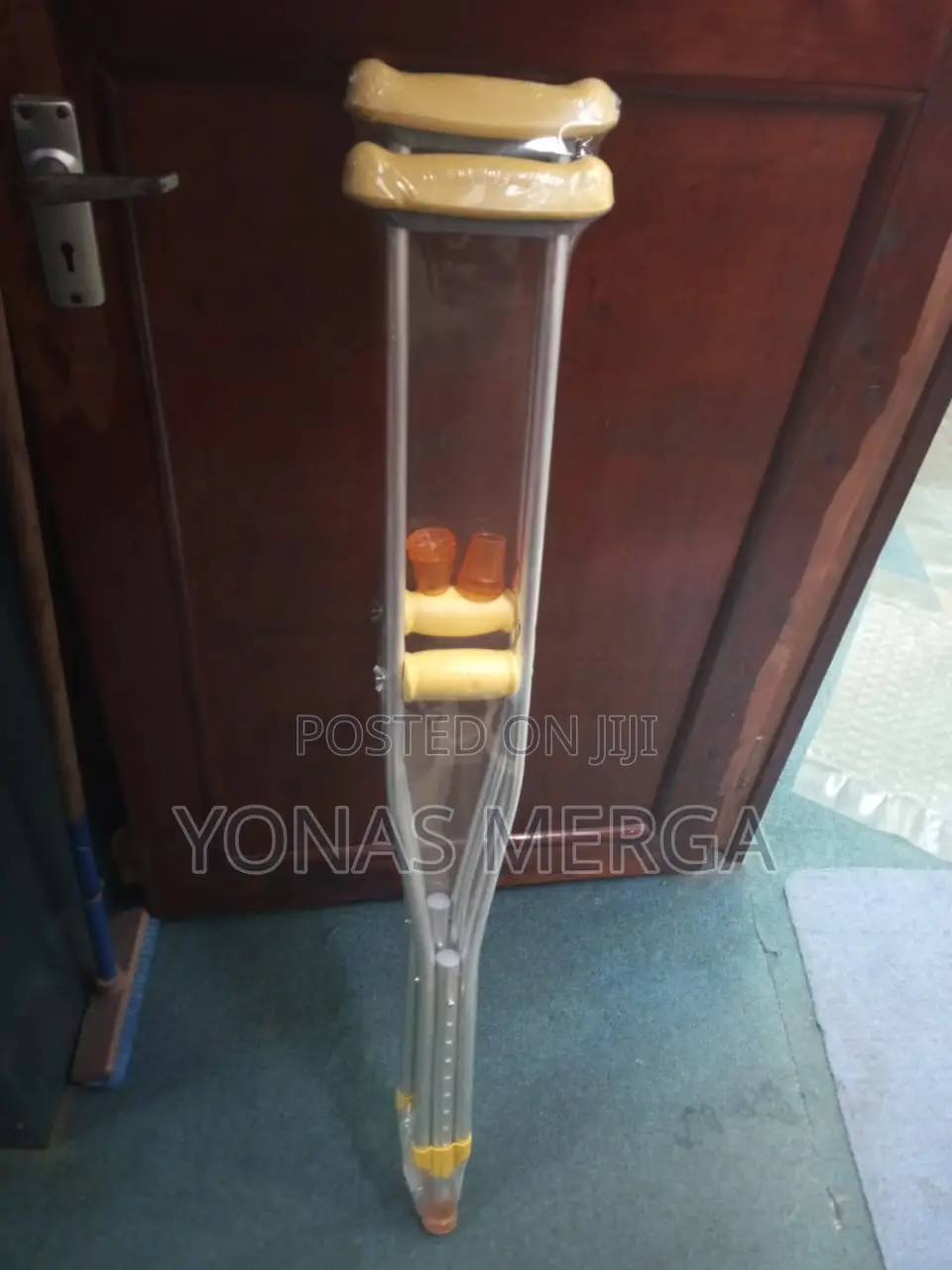 Axillary Crutches各名Key FeaturesDesign: An Underarm Crutch