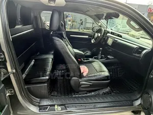 Toyota Hilux 2017 Gray