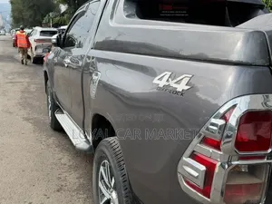 Toyota Hilux 2017 Gray