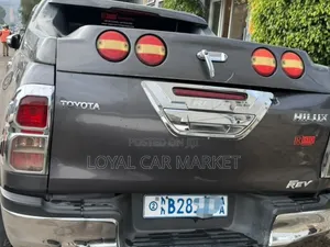 Toyota Hilux 2017 Gray