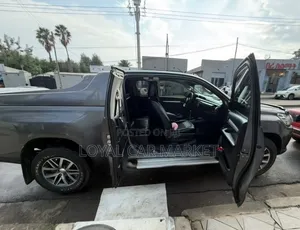Toyota Hilux 2017 Gray