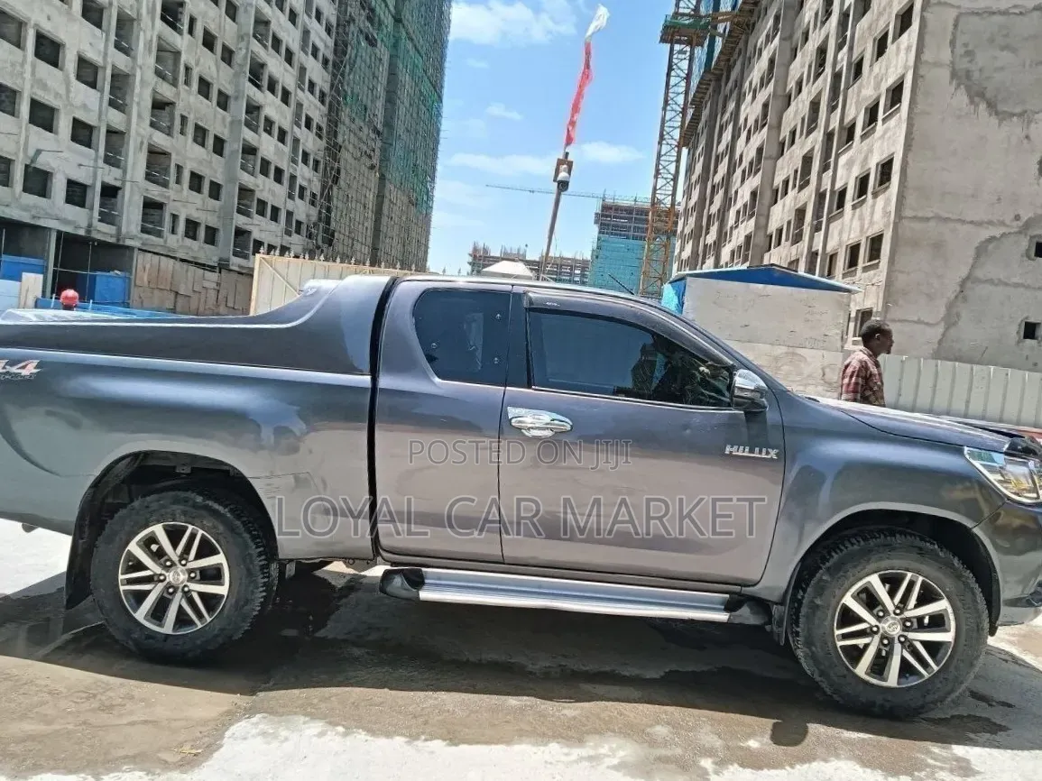 Toyota Hilux 2017 Gray