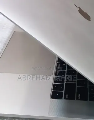 New Laptop Apple MacBook 2018 16GB Intel Core i7 SSD 256GB