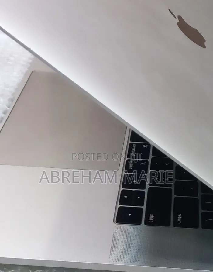 New Laptop Apple MacBook 2018 16GB Intel Core i7 SSD 256GB