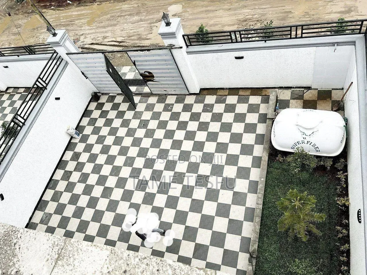 Furnished 6bdrm House in ሀያት ባንክ 20ሚ አለበት, Bole for sale