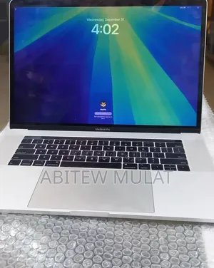 New Laptop Apple MacBook Pro 2018 16GB Intel Core i7 SSD 256GB