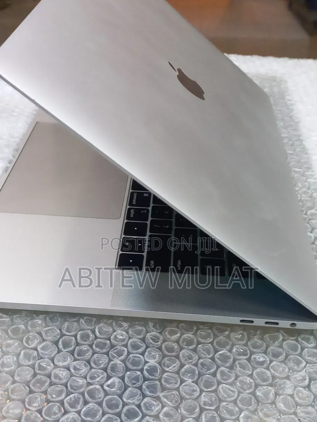 New Laptop Apple MacBook Pro 2018 16GB Intel Core i7 SSD 256GB