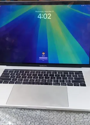 New Laptop Apple MacBook Pro 2018 16GB Intel Core i7 SSD 256GB