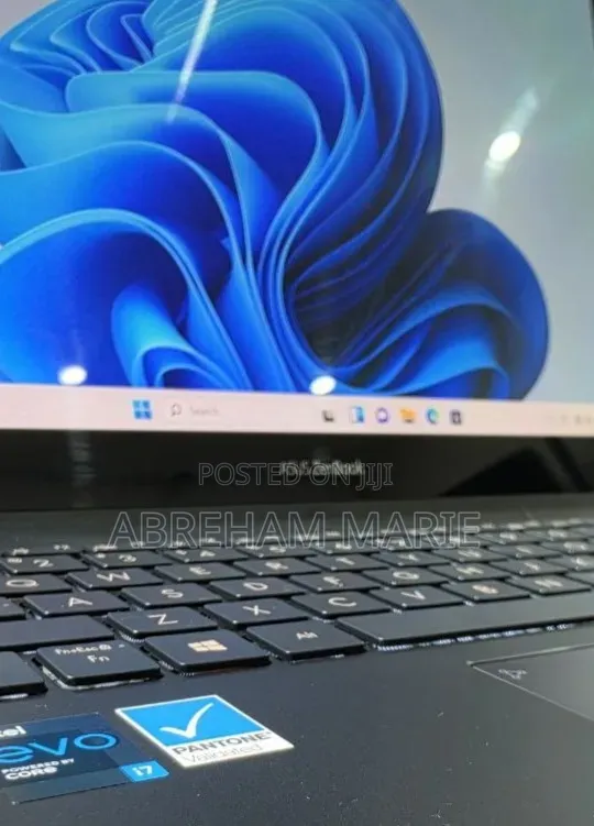 New Laptop Asus Zenbook 13 OLED 16GB Intel Core i7 SSD 512GB