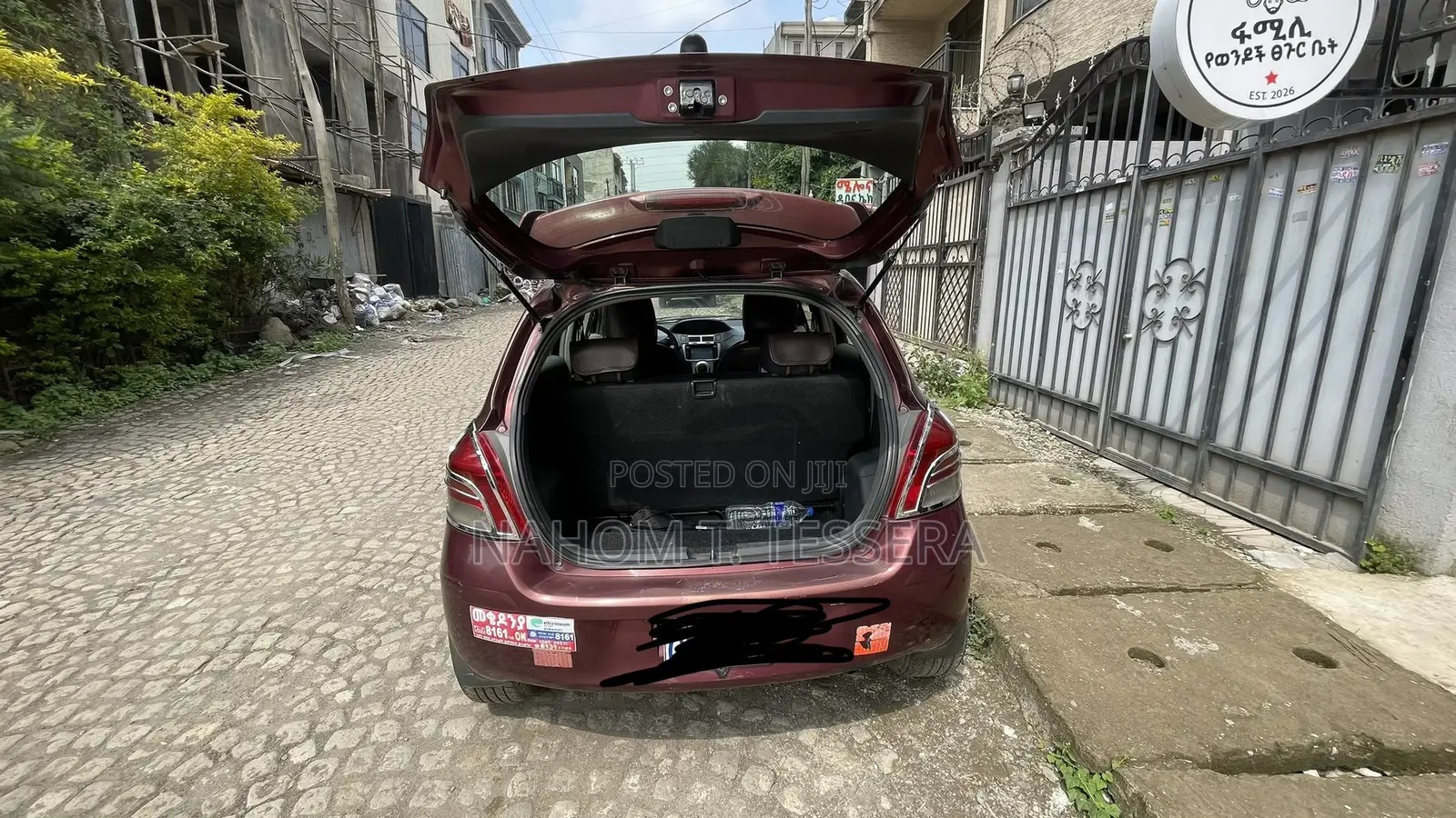 Toyota Yaris Base Hatchback 5dr 2010 Burgundy