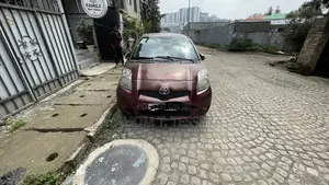 Toyota Yaris Base Hatchback 5dr 2010 Burgundy