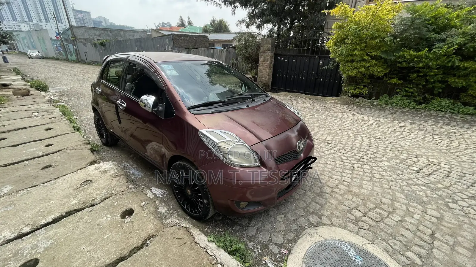 Toyota Yaris Base Hatchback 5dr 2010 Burgundy