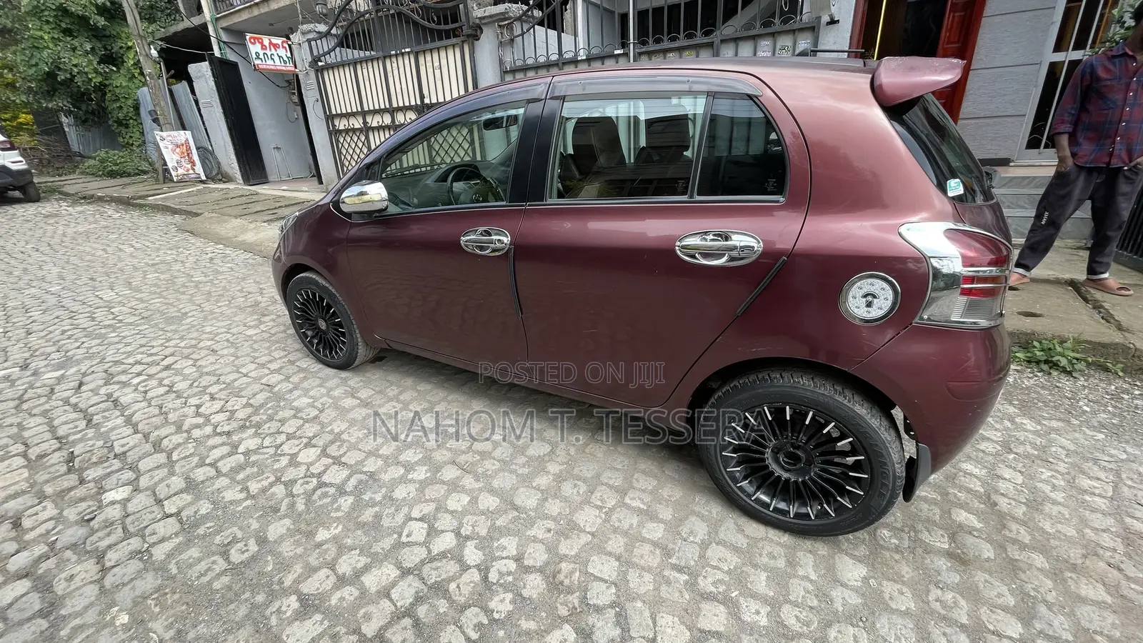 Toyota Yaris Base Hatchback 5dr 2010 Burgundy