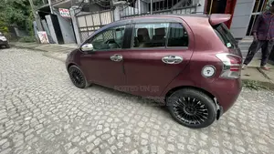 Toyota Yaris Base Hatchback 5dr 2010 Burgundy