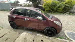 Toyota Yaris Base Hatchback 5dr 2010 Burgundy