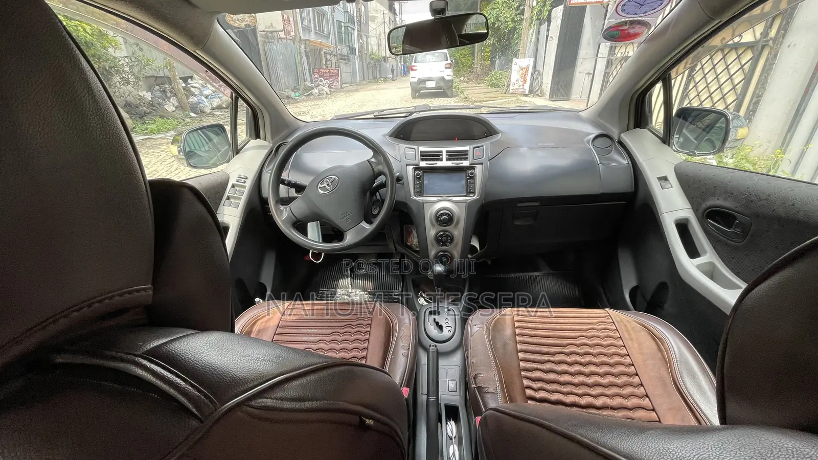 Toyota Yaris Base Hatchback 5dr 2010 Burgundy