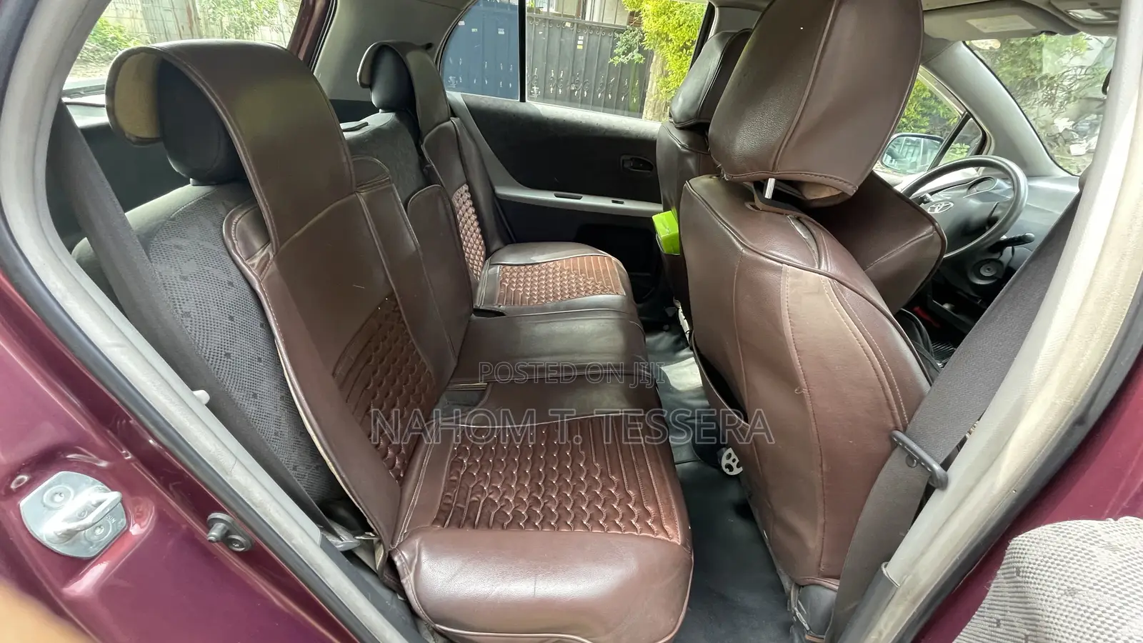 Toyota Yaris Base Hatchback 5dr 2010 Burgundy