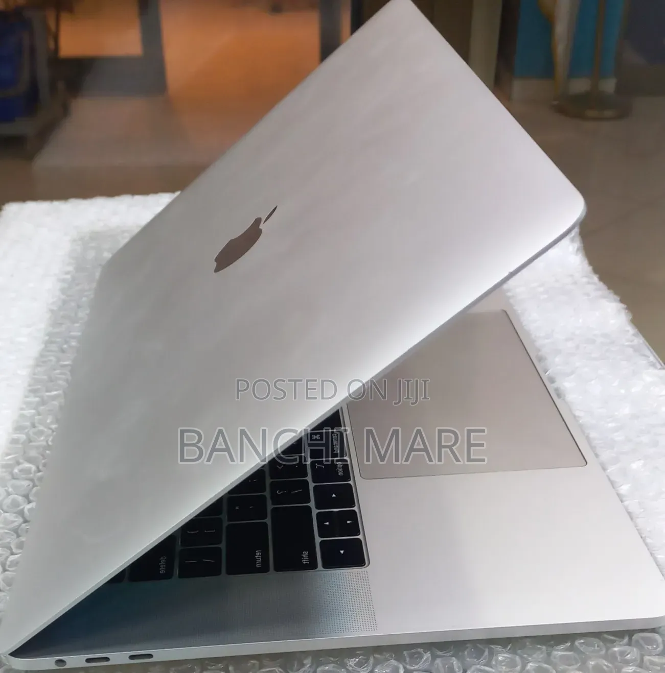 New Laptop Apple MacBook Pro 2018 16GB Intel Core i7 SSD 256GB