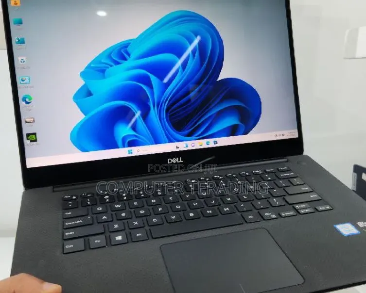 New Laptop Dell XPS 15 16GB Intel Core i7 SSD 512GB