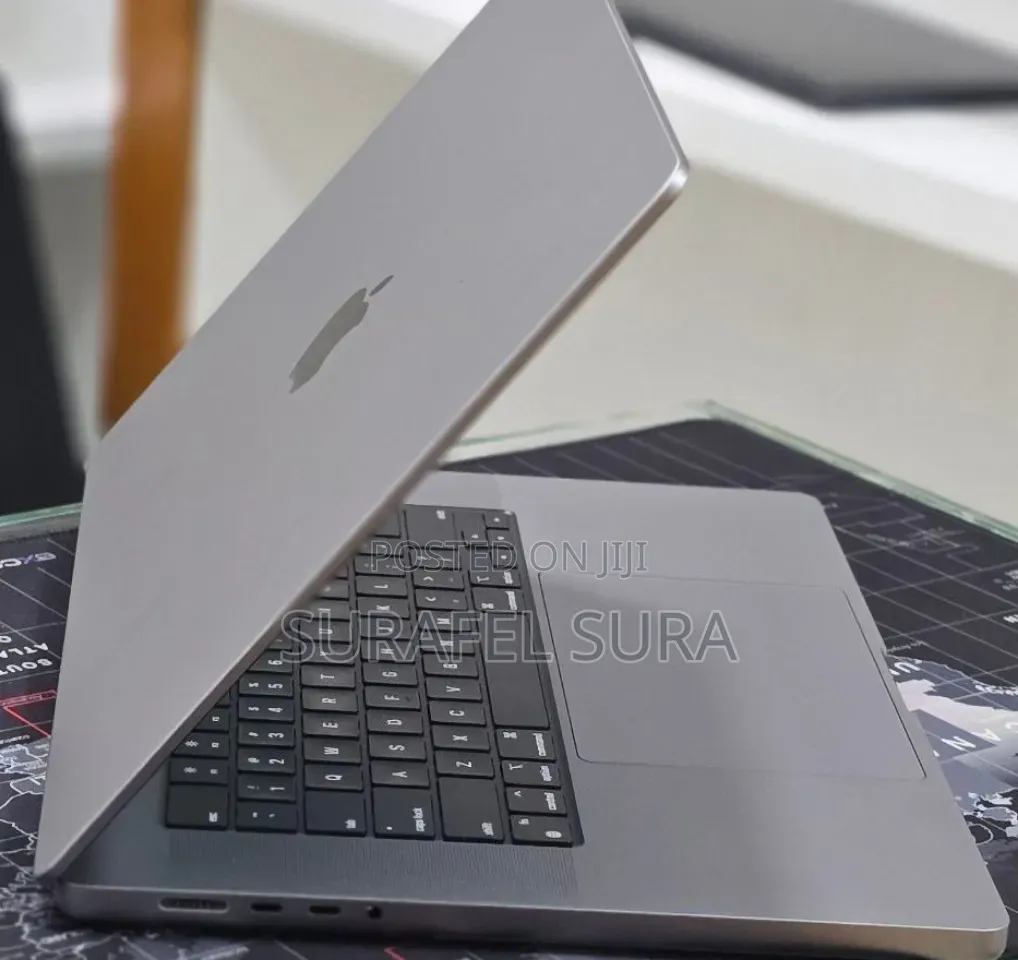 New Laptop Apple MacBook Pro 2023 M2 16GB Apple M2 SSD 512GB
