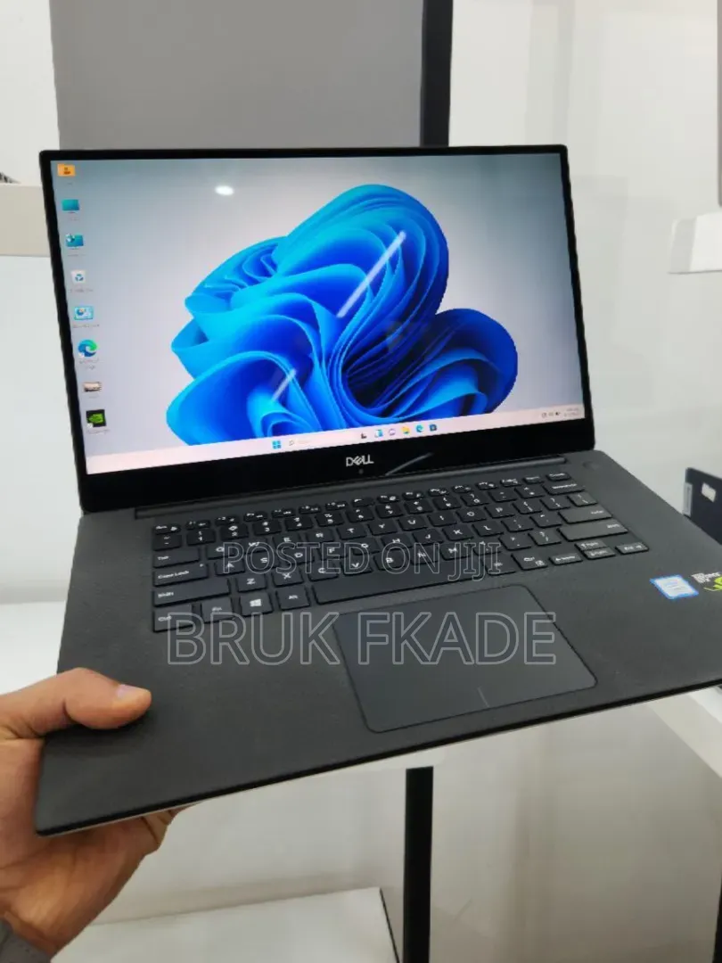 New Laptop Dell XPS 15 16GB Intel Core i7 SSD 512GB