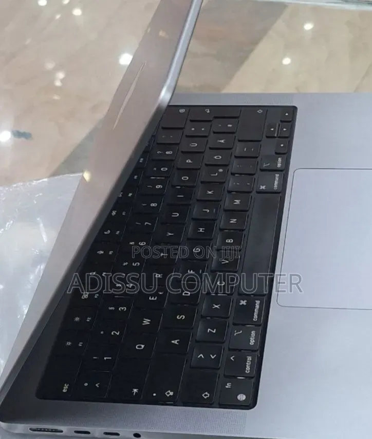 New Laptop Apple MacBook Pro 2021 M1 32GB Apple M1 Pro SSD 1T