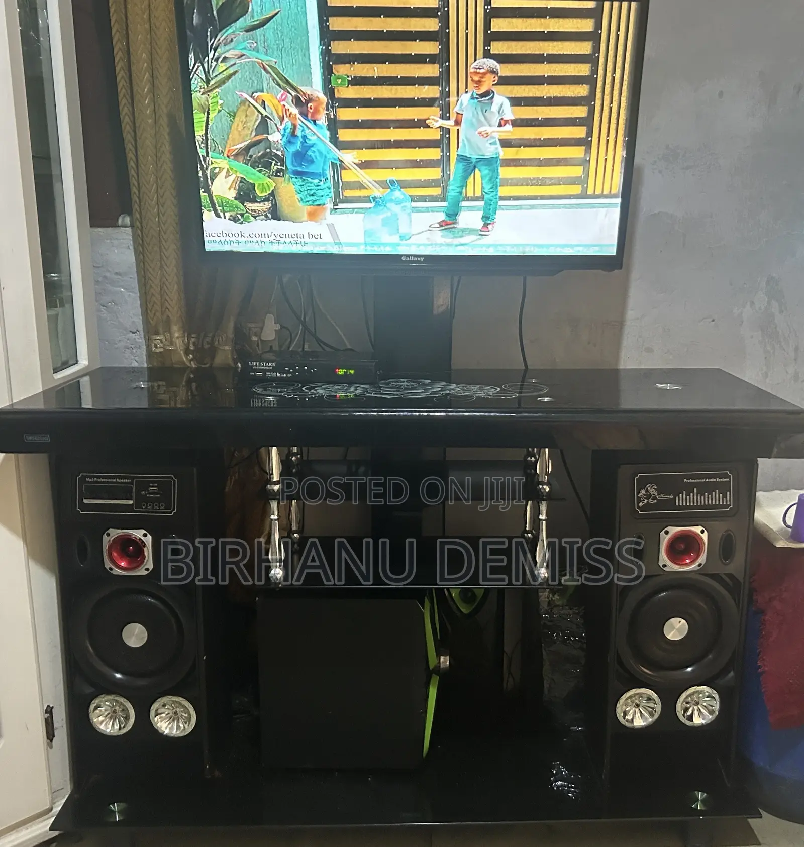 TV Stand With Speaker