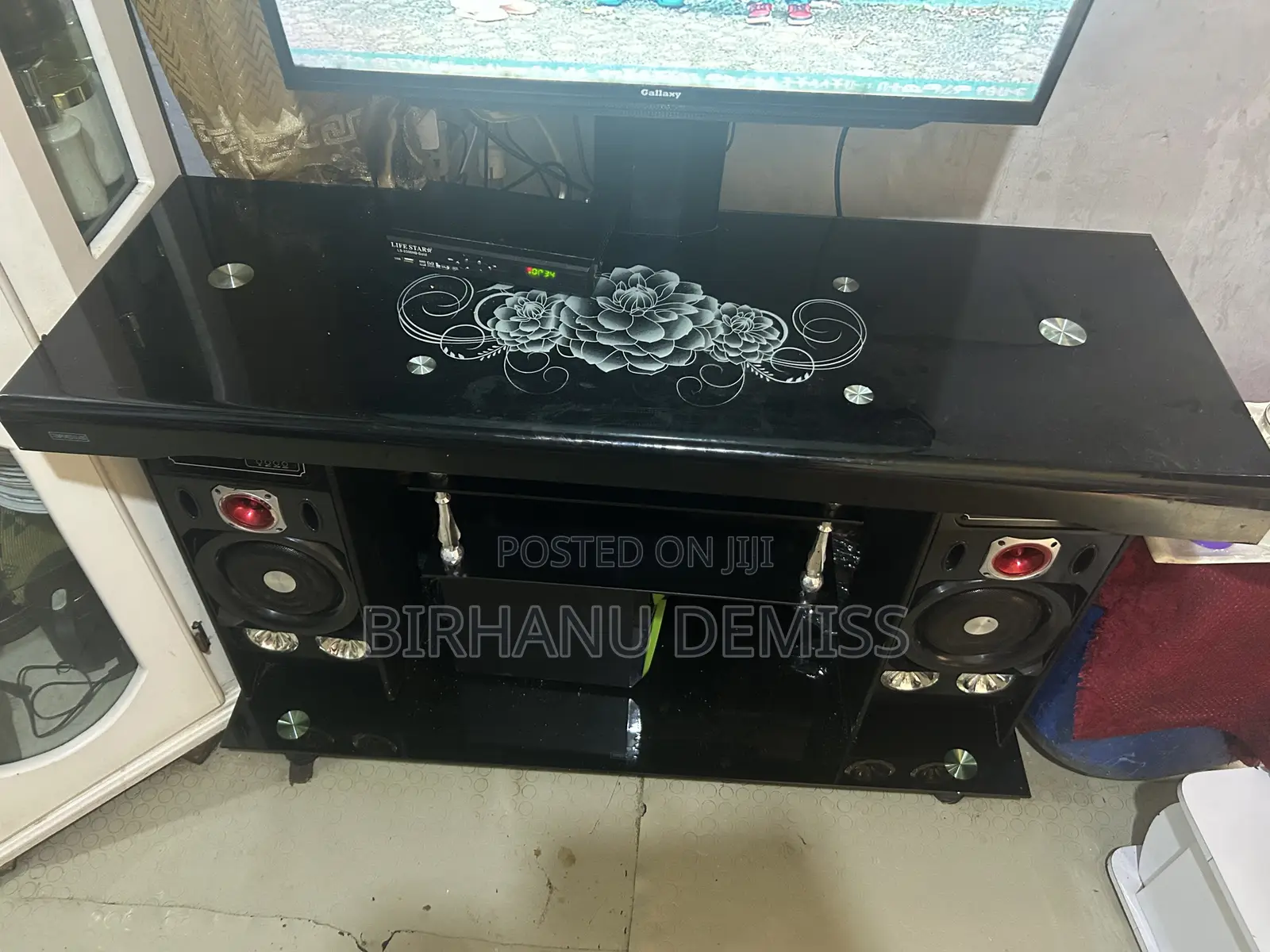 TV Stand With Speaker