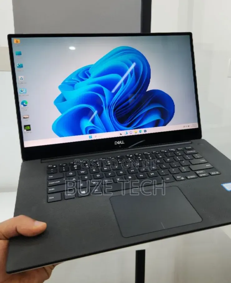 New Laptop Dell 16GB Intel Core i7 SSD 512GB