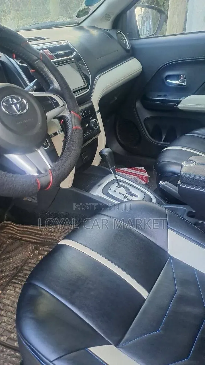 Toyota Rush 2020 Silver