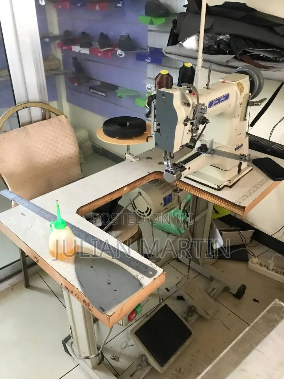 Walking-Foot / Compound-Feed Sewing Machine.
