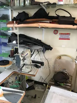 Walking-Foot / Compound-Feed Sewing Machine.