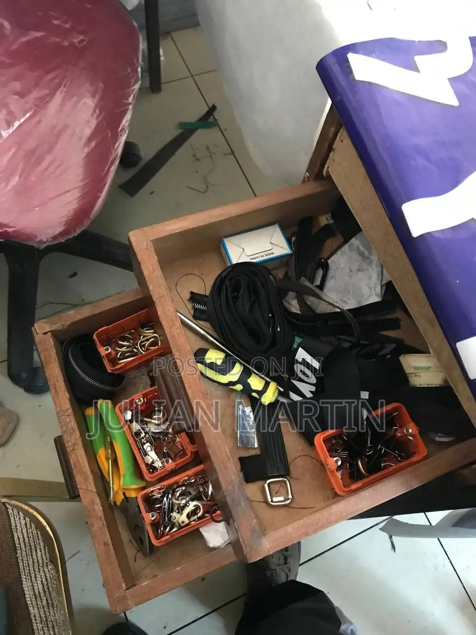 Walking-Foot / Compound-Feed Sewing Machine.