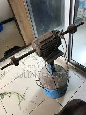 Walking-Foot / Compound-Feed Sewing Machine.