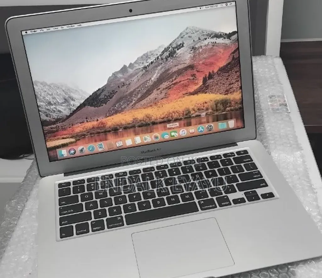 New Laptop Apple MacBook Air 2017 8GB Intel Core i5 SSD 128GB