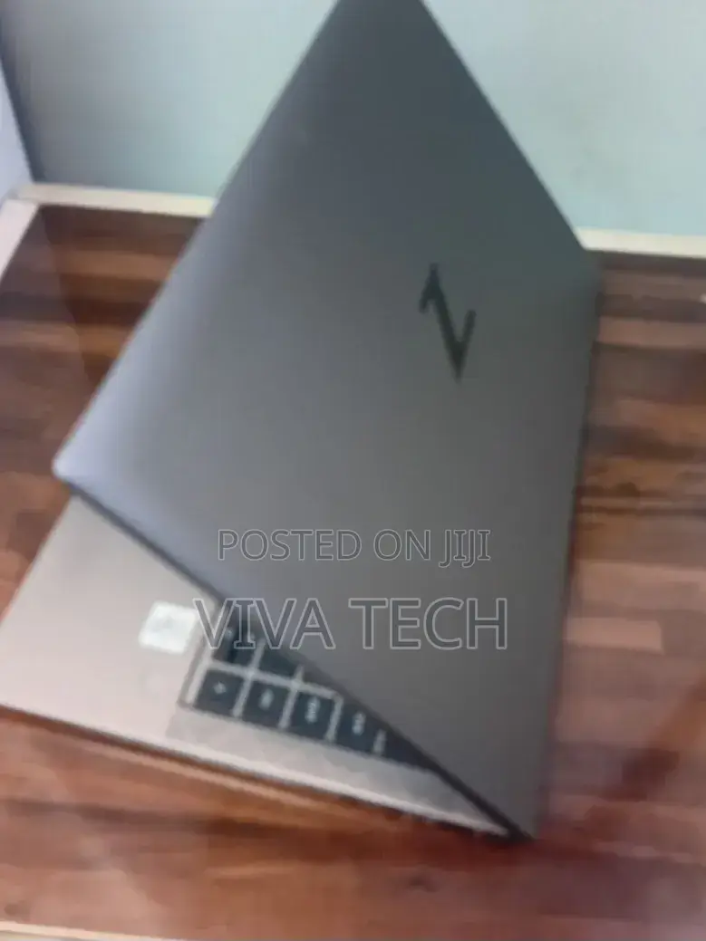 New Laptop HP ZBook Firefly 14 G7 16GB Intel Core i7 SSD 512GB