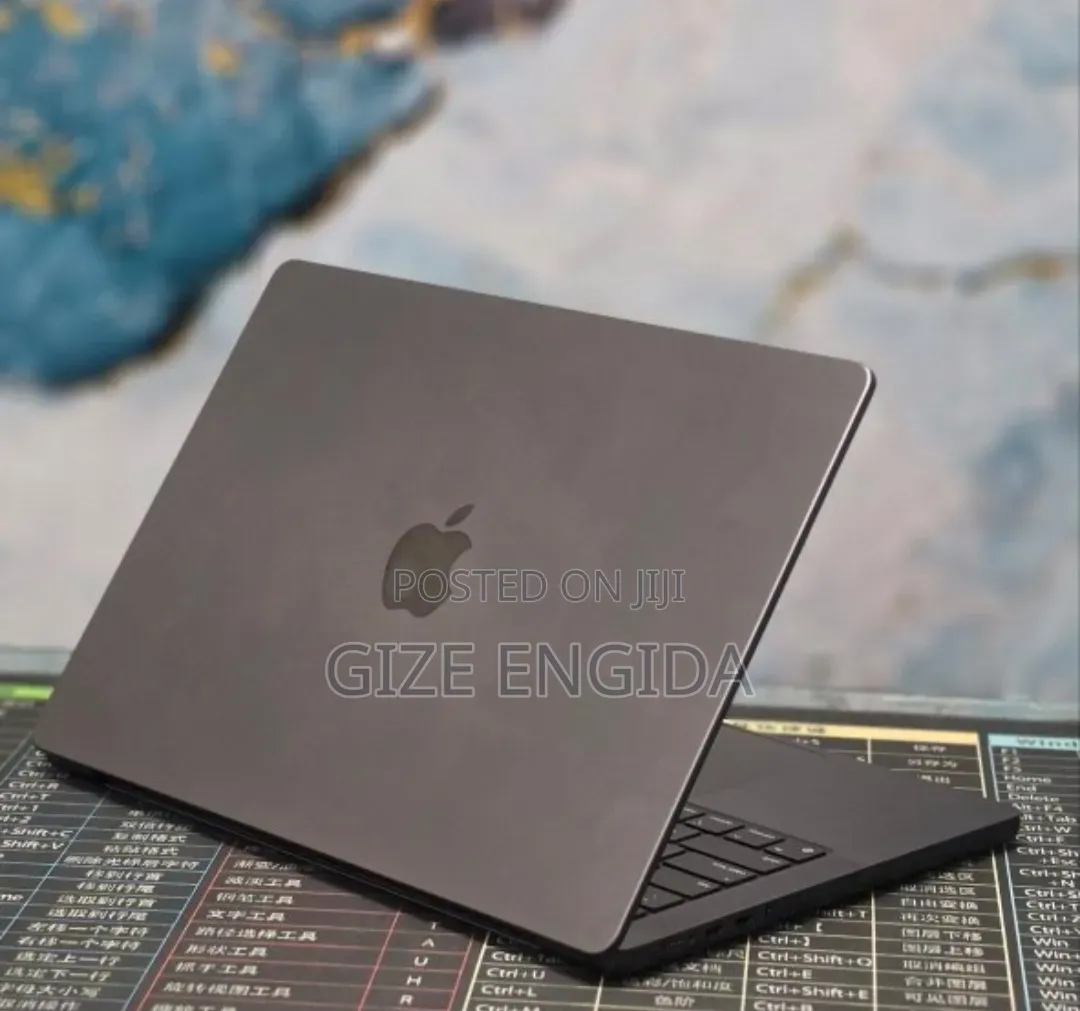 New Laptop Apple MacBook Pro 2024 M4 16GB Apple M4 Pro SSD 512GB