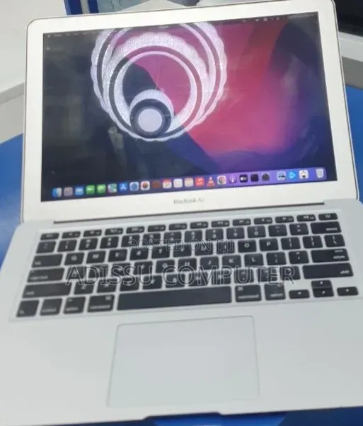New Laptop Apple MacBook Pro 2017 8GB Intel Core i7 SSD 128GB