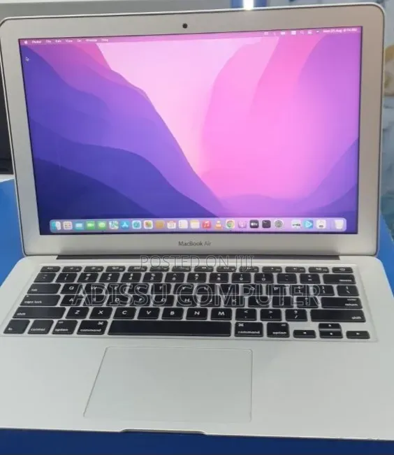 New Laptop Apple MacBook Pro 2017 8GB Intel Core i7 SSD 128GB