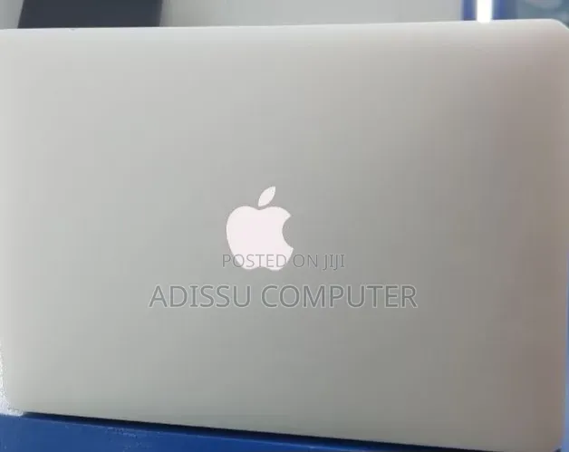 New Laptop Apple MacBook Pro 2017 8GB Intel Core i7 SSD 128GB