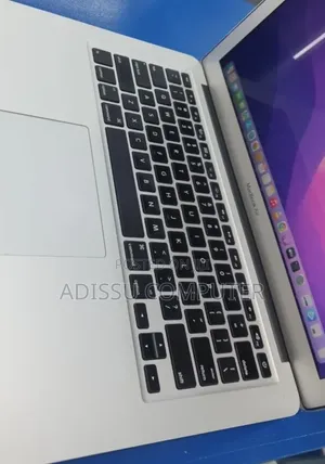 New Laptop Apple MacBook Pro 2017 8GB Intel Core i7 SSD 128GB