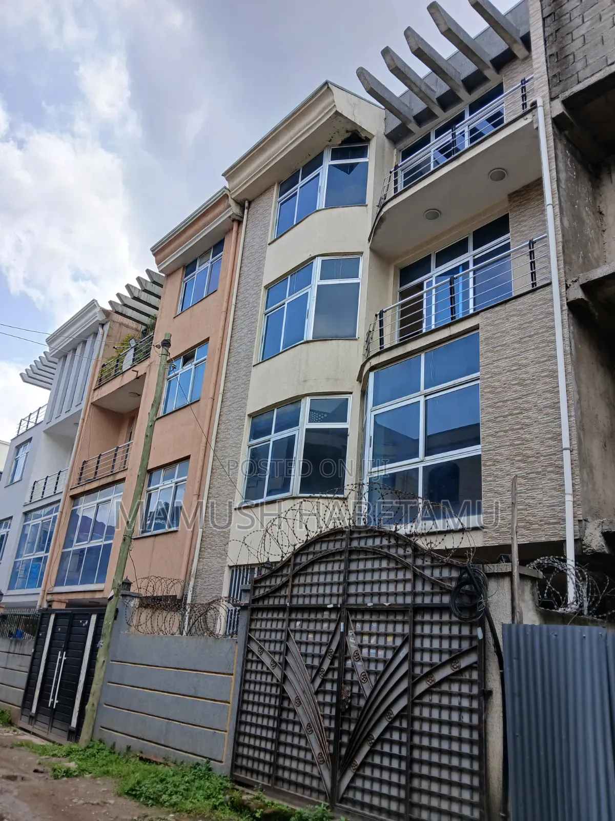 Furnished 5bdrm House in 72ማህበር, Nifas Silk-Lafto for sale