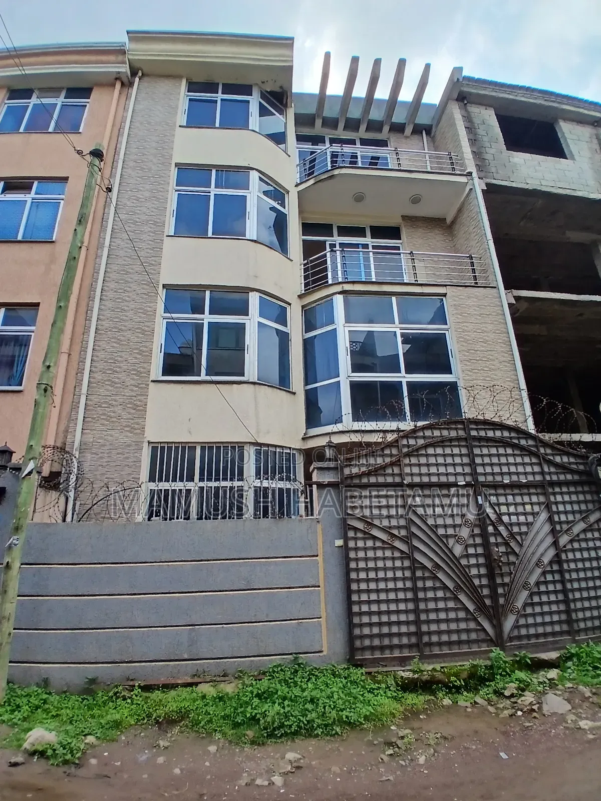 Furnished 5bdrm House in 72ማህበር, Nifas Silk-Lafto for sale