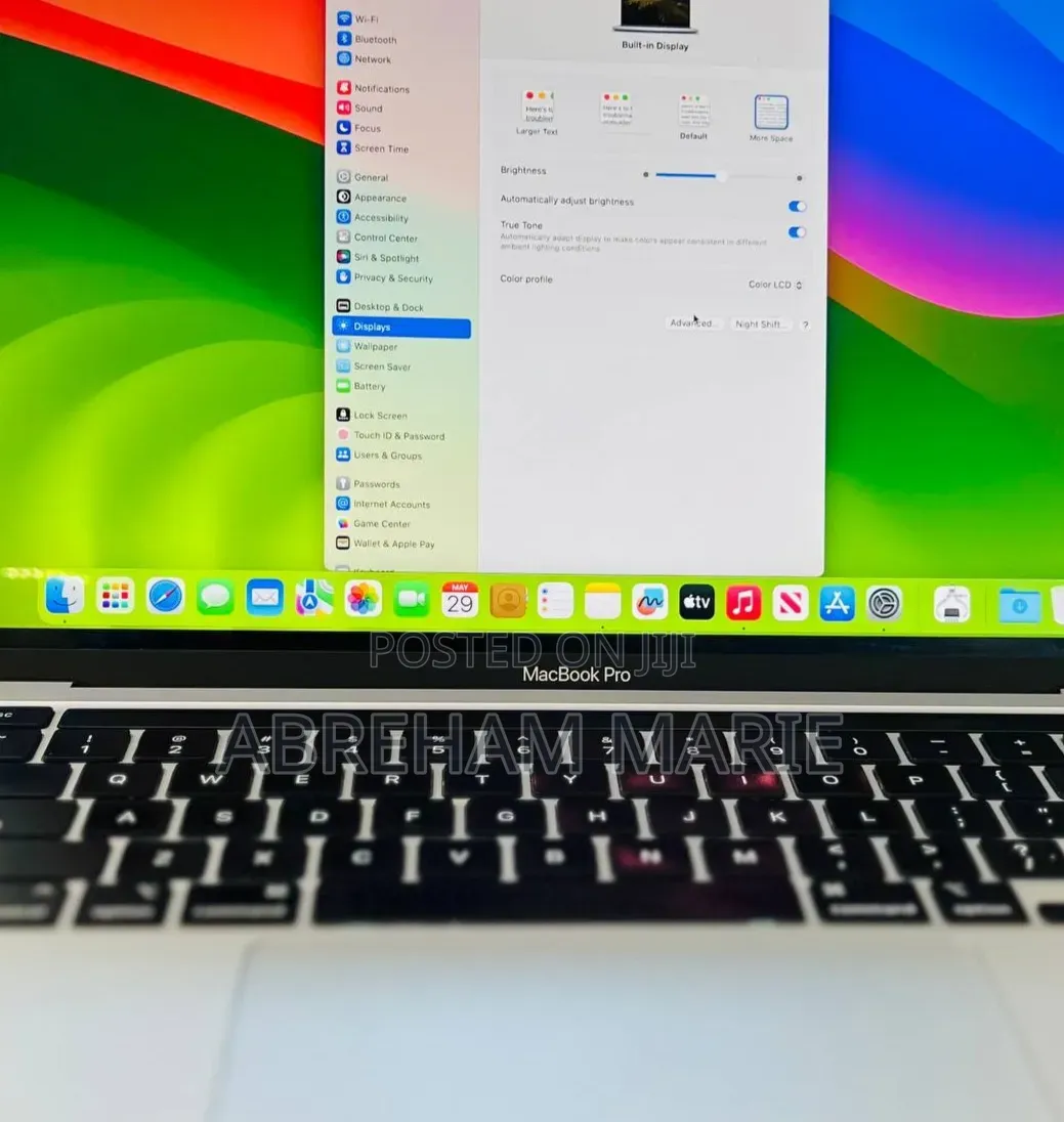 New Laptop Apple MacBook Pro 2021 M1 16GB Apple M1 Pro SSD 256GB