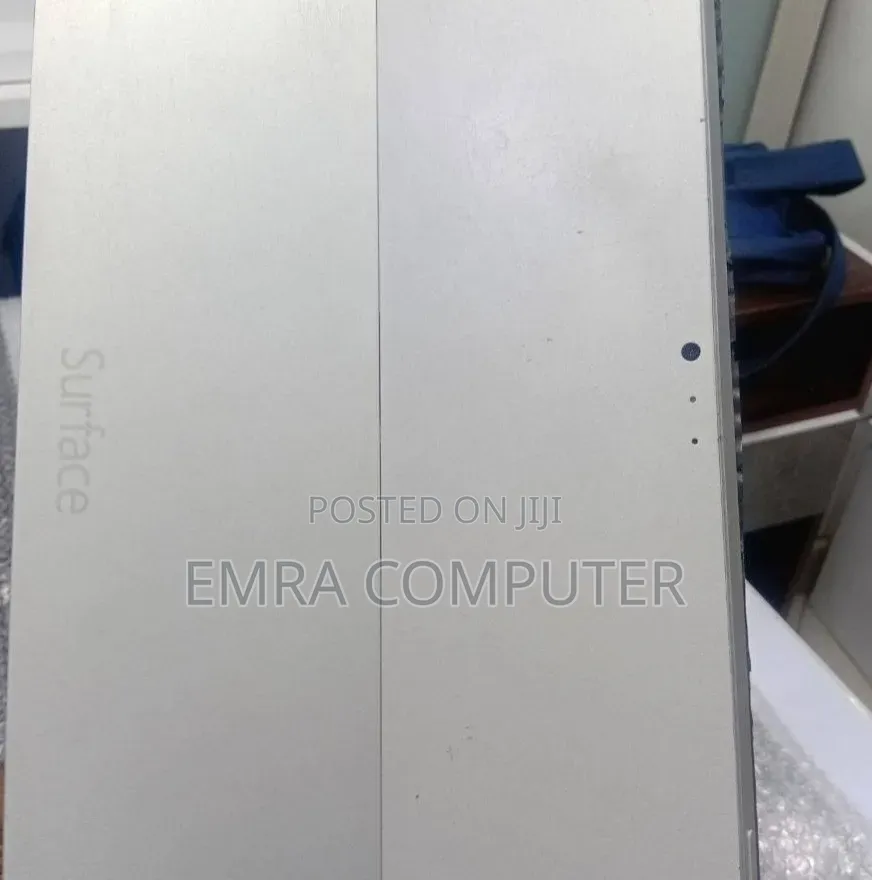 New Laptop Microsoft Surface 8GB Intel Core i7 SSD 256GB