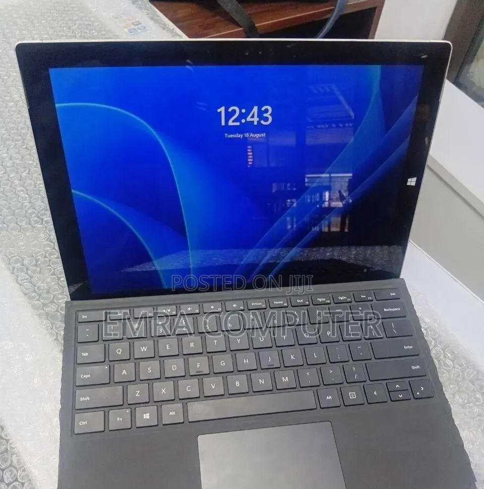 New Laptop Microsoft Surface 8GB Intel Core i7 SSD 256GB