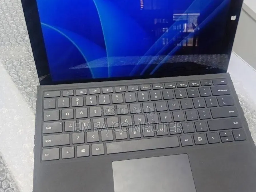 New Laptop Microsoft Surface 8GB Intel Core i7 SSD 256GB
