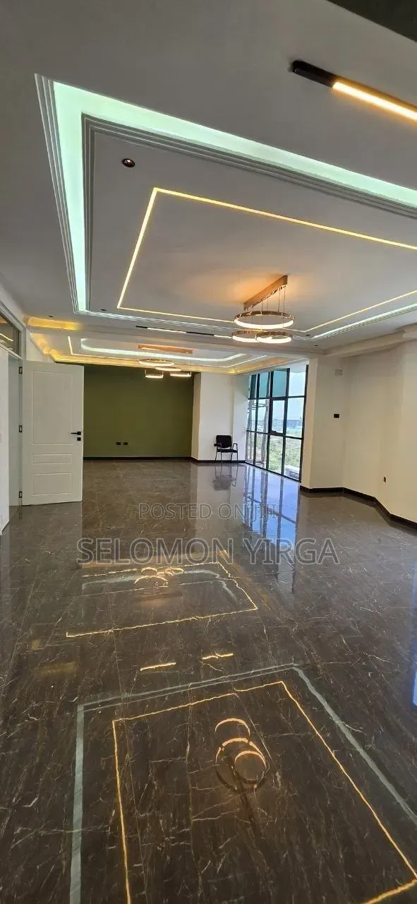 9bdrm House in Adis Ababa, Bole for sale