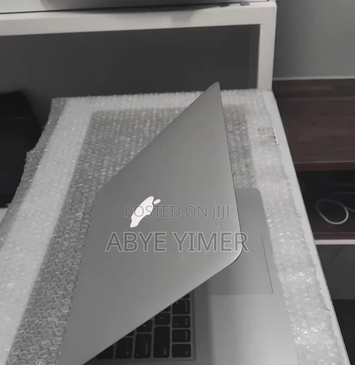 New Laptop Apple MacBook Air 2017 8GB Intel Core i5 SSD 128GB